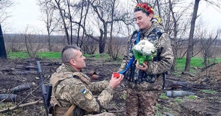 „Љубовта пред се“: Оваа фотографија од Украина ги воодушеви социјалните мрежи