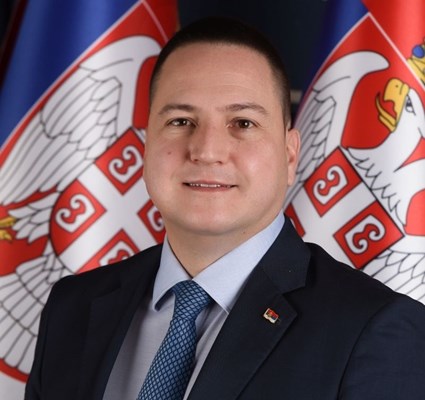 Платите во образовниот сектор во Србија од јануари ќе се зголемат