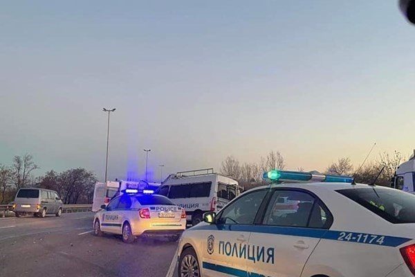Дрогиран Македонец возел автобус со 9 мигранти во Бугарија – полицијата го уапси!