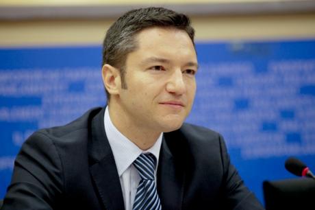 Вигенин: Политичарите во Скопје да се воздржат од изјави кои не водат кон решавање на проблемите
