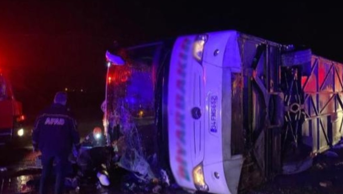 Страшна несреќа во Турција: Се преврте автобус, 5 загинати и 22 повредени