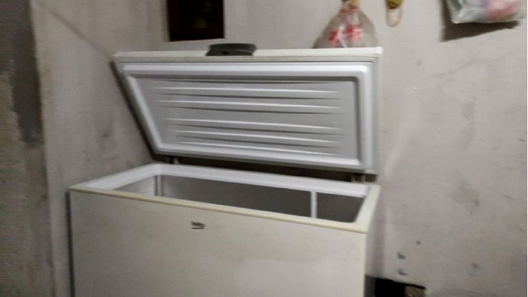 „Никој не знаеше дека сум бремена, се роди мртво“, вели мајката на бебето кое беше пронајдено во фрижидер