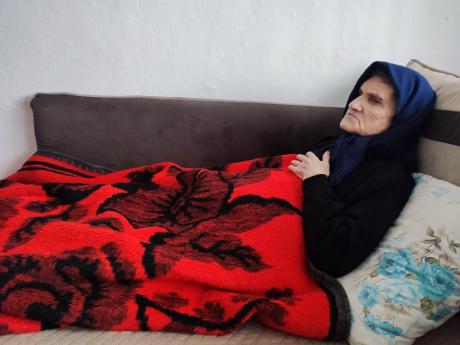 Баба Благородна има сто години и една новогодишна желба