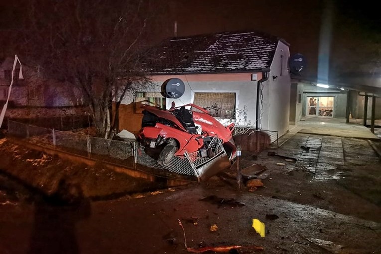 ТЕШКА НЕСРЕЌА: Млад возач удрил во бетонски мост, починал на лице место