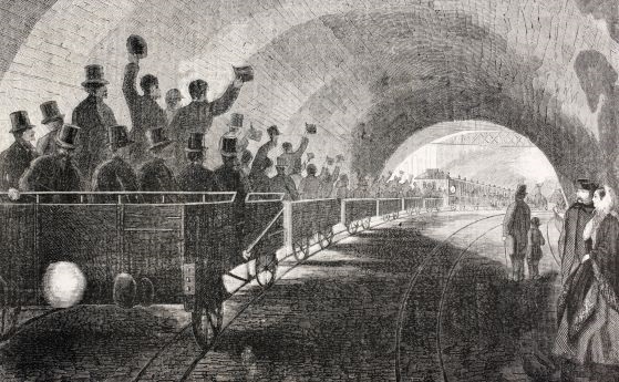 10 јануари 1863 година: Стапи во употреба првото метро во светот