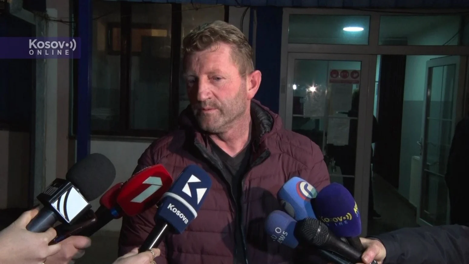 Таткото на повредениот Милош Стојановиќ: Тешко е, наместо да славиме Божиќ, стравуваме за нивните животи