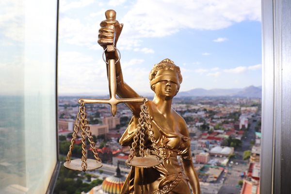 8 Хрвати се изведени пред суд во Замбија за трговија со деца
