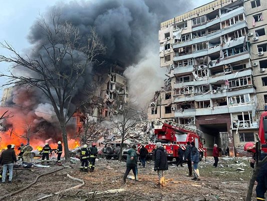 Експлозии одекнуваат низ целата земја: Во тек е масовен напад врз украинските градови
