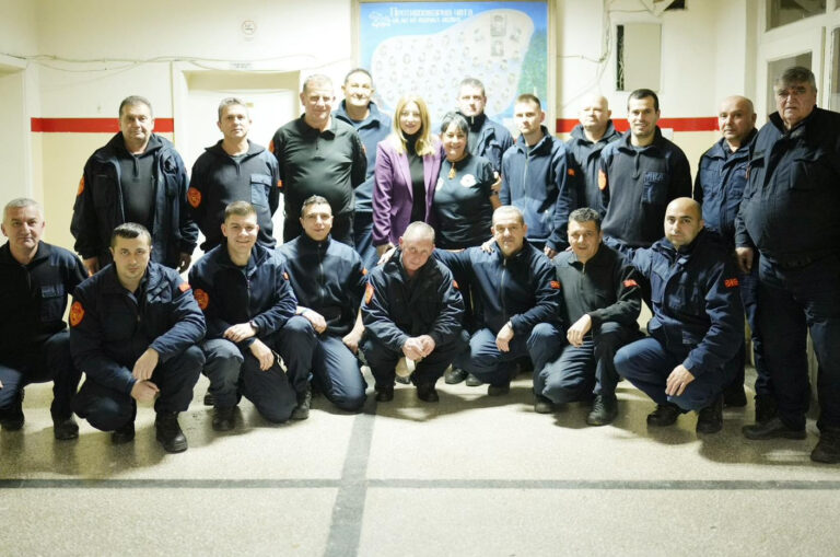 Арсовска на Нова година со Бригадата за противпожарна заштита Скопје