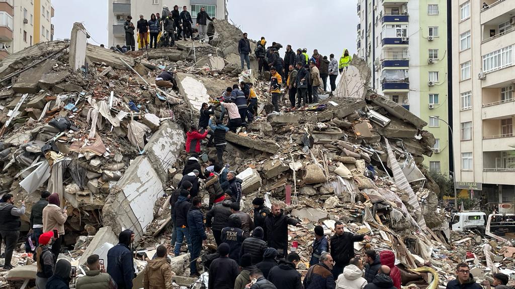Бројот на загинати во силниот земјотрес во Турција се искачи на повеќе од 500