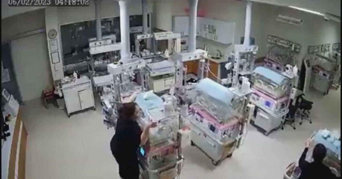 Медицински сестри ги чуваат инкубаторите на новороденчињата во секунди од земјотресот (ВИДЕО)