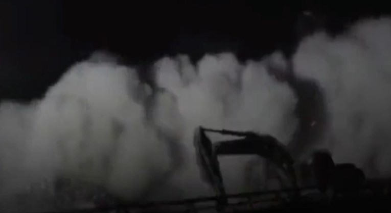 Два нови силни земјотреси во Турција, доаѓаат видеа од моментот на потресот