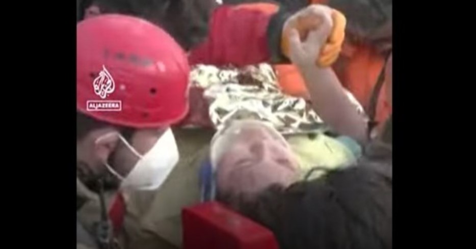 ВИДЕО: 13-годишно момче е спасено по повеќе од една недела под урнатини