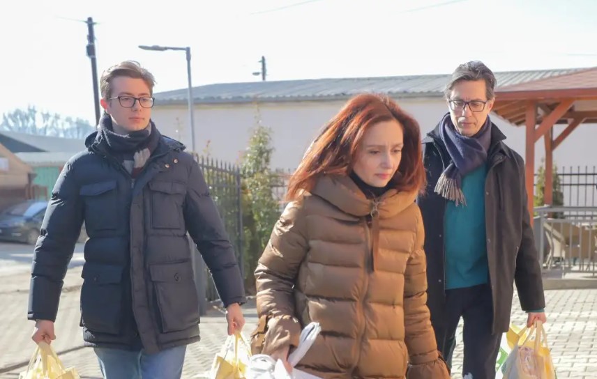 Пендаровски со сопругата и синот донираше за настраданите во Турција и Сирија