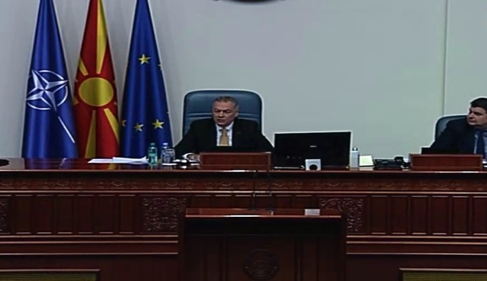 Пратениците се уште расправаат на собраниската седница за владината реконструкција