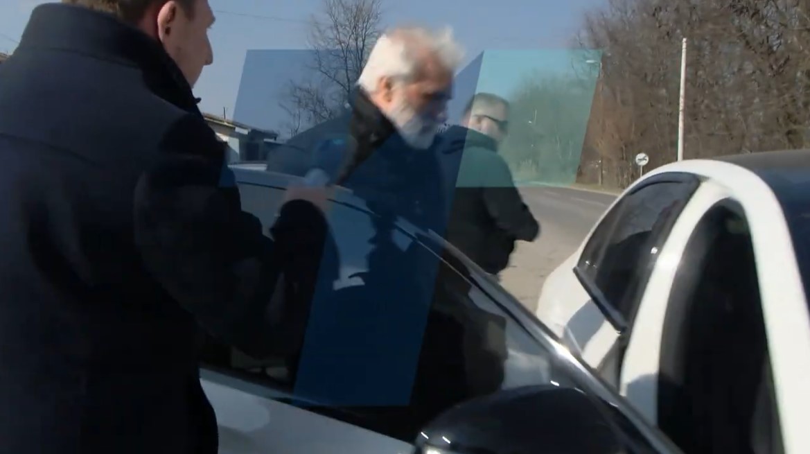 ВИДЕО: Даравелски излезе од затвор, го чекаше автомобил со затемнети стакла…
