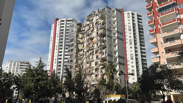 ВИДЕО: 7,7 и 6 степени, два нови земјотреси во Турција – се гледаа низ директен пренос на ТВ