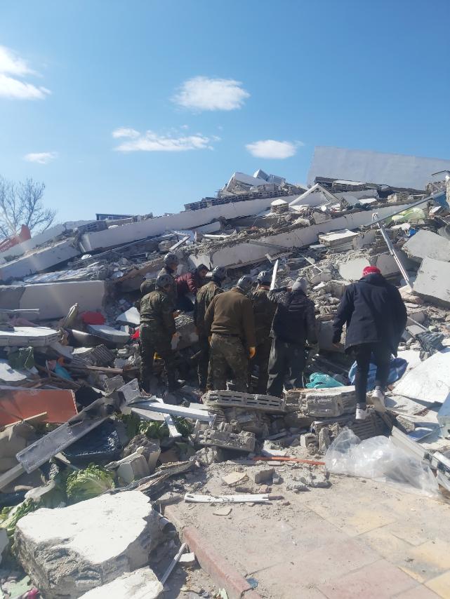 ВИДЕО: Спасувачите извлекоа живо бебе старо 20 дена од урнатините во Турција