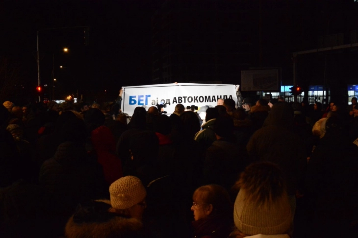 Граѓани од населба Автокоманда пак на протест поради парното