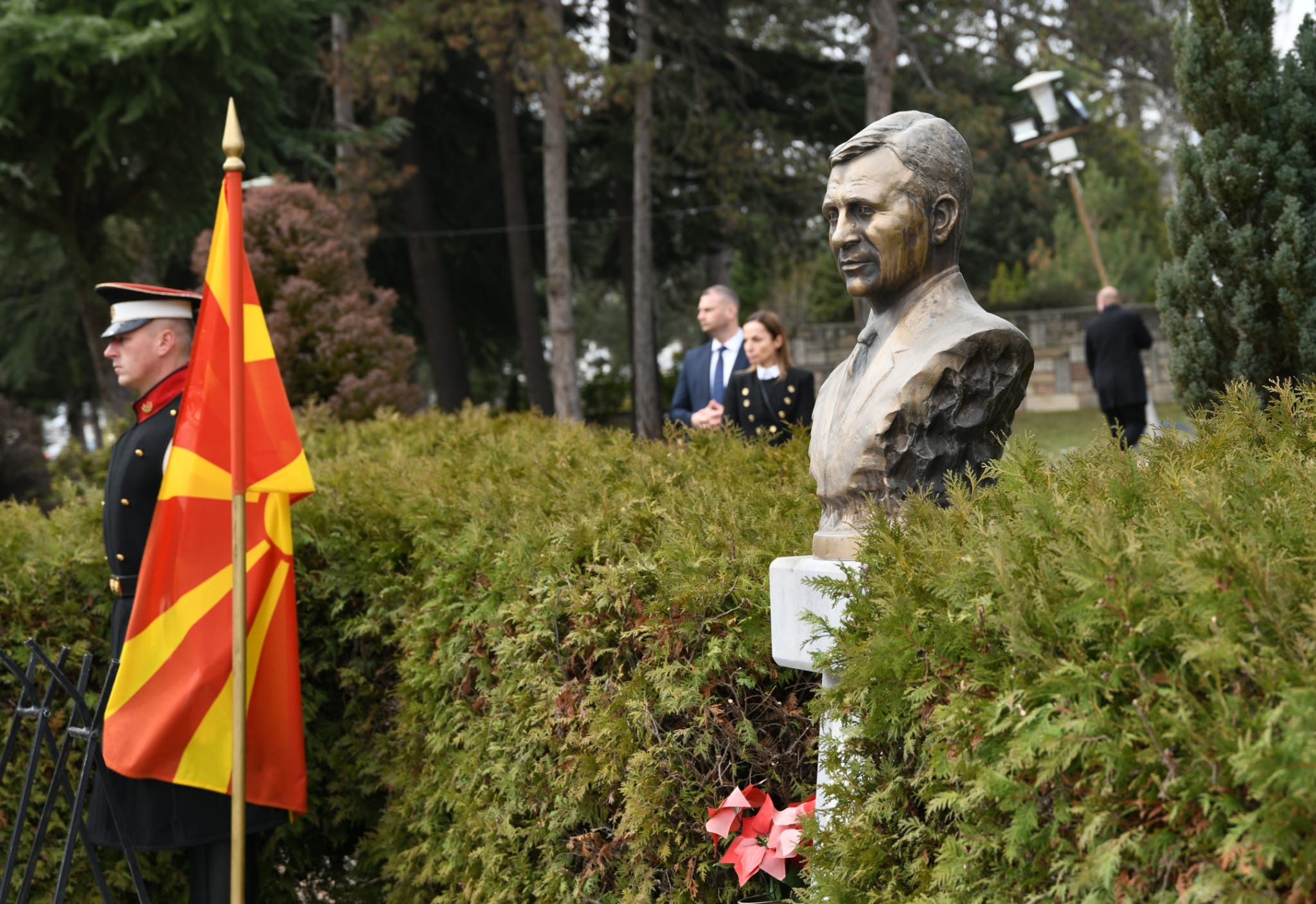 Државнички церемонии во чест за загинатиот претседател Борис Трајковски: Определбите кон соживот, мир и интеграции се и денес пример за храбро и мудро лидерство