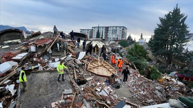 Загубите на животите во земјотресите се искачија на 12.873