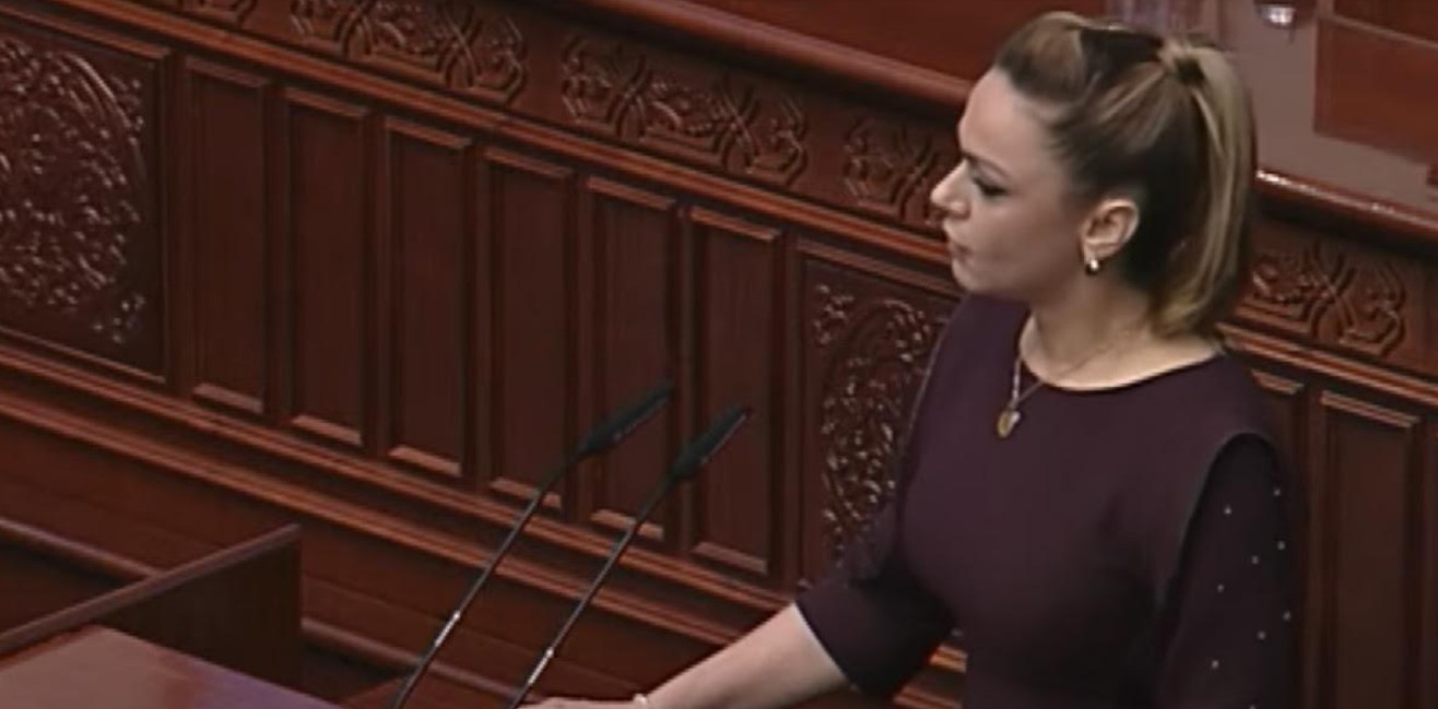 Панова до Ковачевски: Можам да Ве наречам и инфлуенсер кој што троши 26.000 евра за спонзорирани постови, но јас ќе Ви се обратам со почитуван, за да го задржам дигнитетот на Собранието