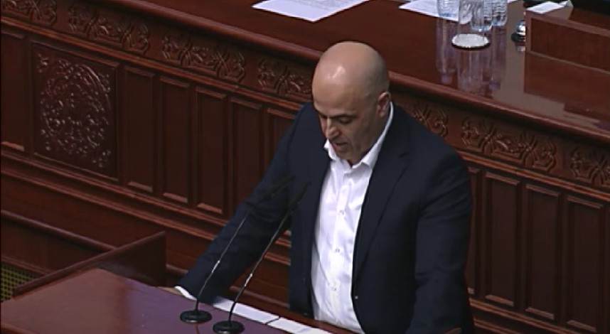 Ковачевски пред пратениците: Мојата сопруга е многу убава жена и е многу паметна! (ВИДЕО)