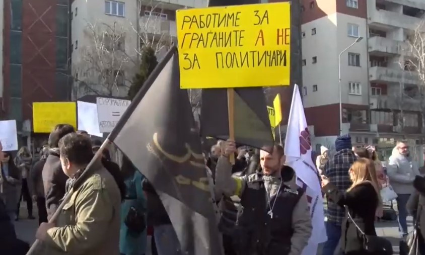 „Вака веќе не може“ , новинарите им возвратија на политичарите
