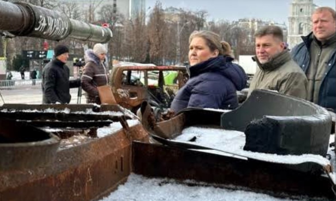 Петровска: Ќе ѝ помагаме на Украина сѐ додека не се ослободи