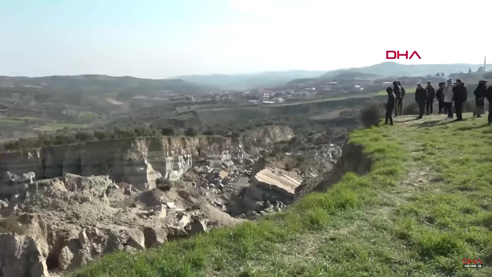 Отворен џиновски јаз по земјотресите во Турција (ВИДЕО)