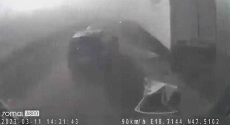 ВИДЕО: Објавено видео од страшниот верижен судар во Унгарија