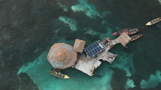 Најпознатиот бар во Јамајка – „Пеликан“ се наоѓа во морето