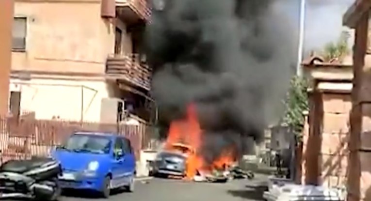 ВИДЕО: Воени авиони се судрија кај Рим, еден падна на улица – загинаа и двајцата пилоти