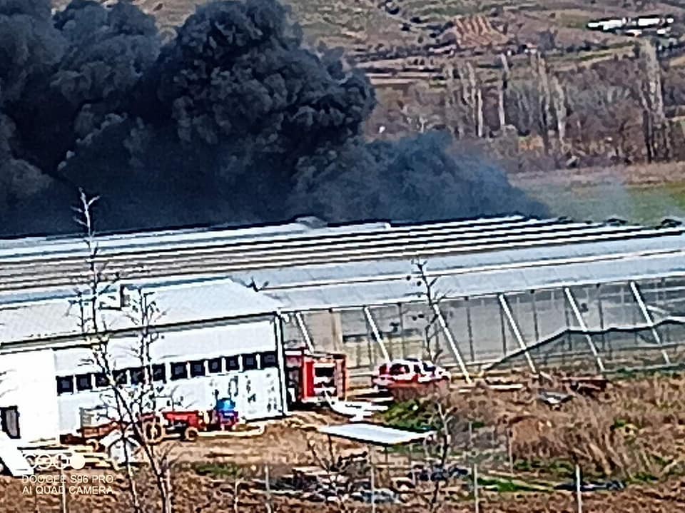 Се запали фабрика за канабис во Дебриште – пожарникарите на терен!