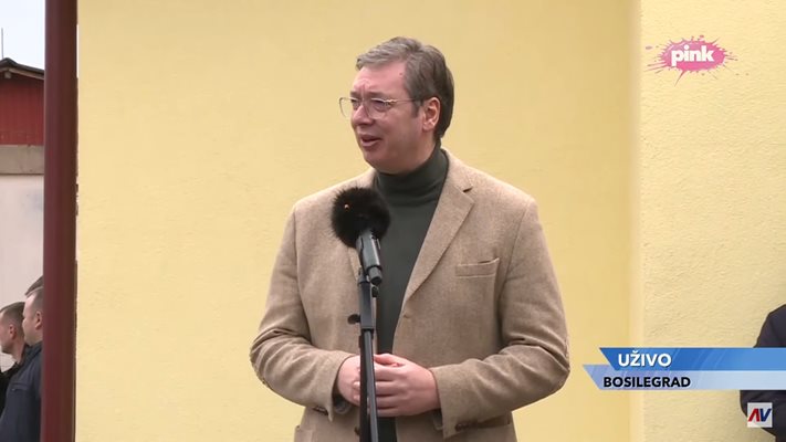 Студенти од универзитет во Белград бараат гласање за недоверба на претседателот Вучиќ
