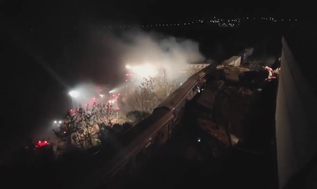 ВИДЕО: Тешка железничка несреќа во Грција – 32 лица загинаа, се слушнал силен удар…
