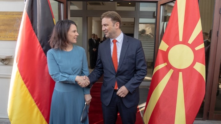 Никој не е над Повелбата на ОН, одговорност за злосторствата во Украина мора да има, порачаа Бербок и Османи