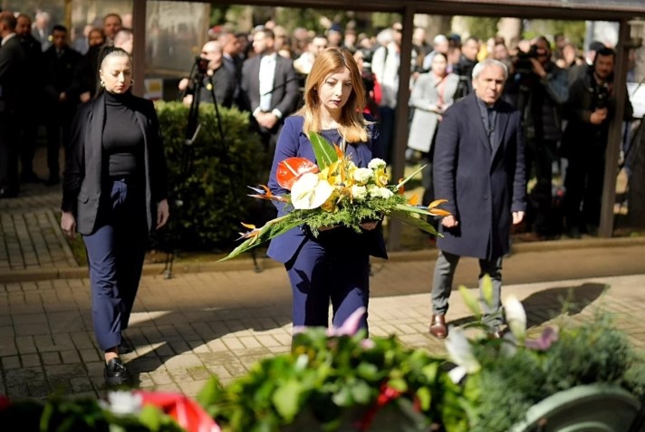 Арсовска и Делегација од град Скопје одадоа почит по повод 80 години од депортацијата на македонските Евреи