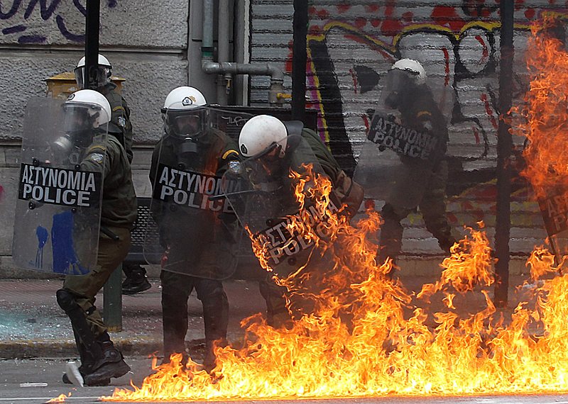 Масовни протести и судири во Грција