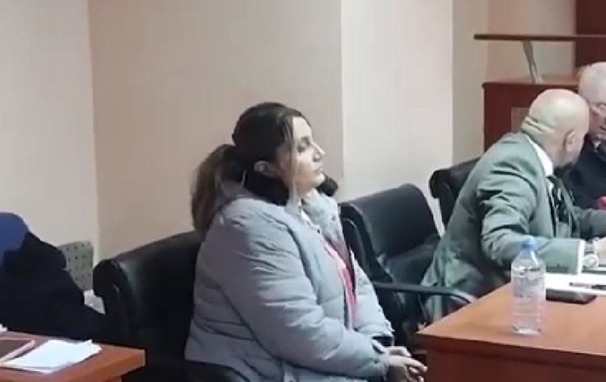Секој доктор, од породувањето до излегувањето од таа болница, е одговорен што останав без органи, рече Веапоска