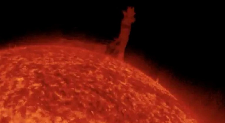 <span style="color: red;">ВИДЕО</span>: Огромно торнадо, големо колку 14 Земји, е снимено на Сонцето