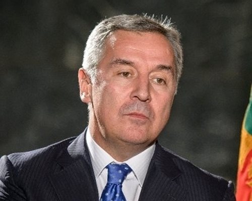 Мило Ѓукановиќ се повлекува од претседателството на неговата партија