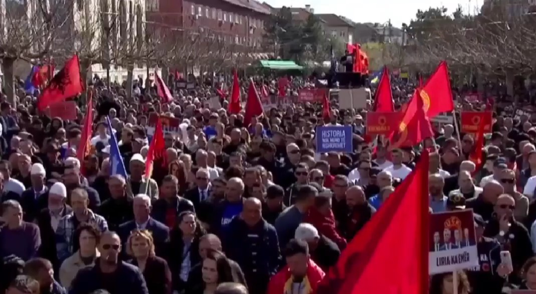 Марш за правда во Приштина за поддршка на Хашим Тачи и другите обвинети во Хаг