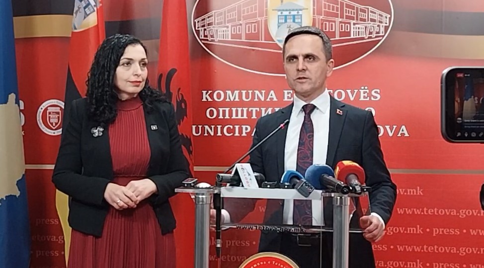 Касами среќен за посетата на Вјоса Османи во Тетово – и го даде клучот од градот!
