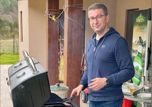 Мицкоски ја распали скарата: Јас сум задолжен секој 1ви мај и Велигден