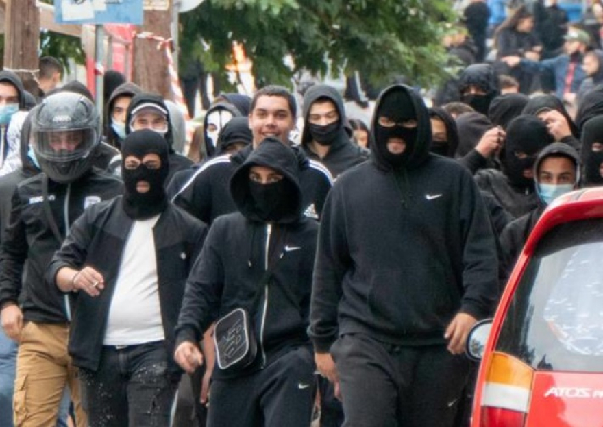 Маскирани членови на „Златна зора“ упаднаа на изложбата на Сергеј Андреевски во Солун