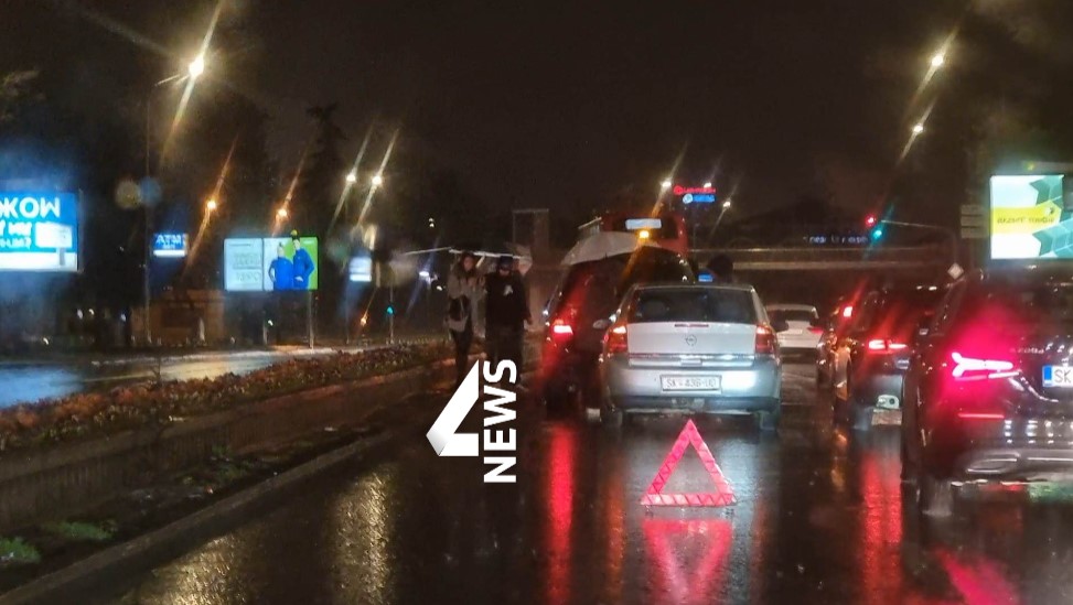 ФОТО: Верижна несреќа кај Мавровска – на терен полиција, брза помош…