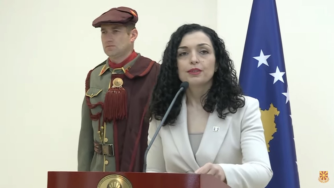Инцидент на скопскиот аеродром: Обезбедувањето на претседателката на Косово одбило да биде скениран багажот