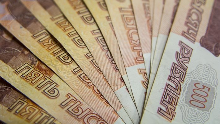 Руската рубља продолжува да паѓа, побарувачката за девизи расте