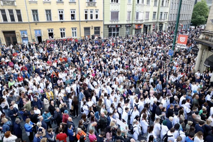 Протест во Сараево поради несреќата во која загина млада докторка